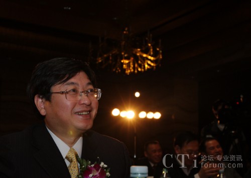  ��114�T�������E������񿂽�(j��ng)��¶���_�ĵ�΢Ц