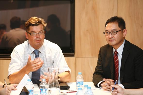 �󣺴󱱚WͨӍCEO Mogens Elsberg���ң��󱱚WͨӍ�Ї��^(q��)����(j��ng)����پ